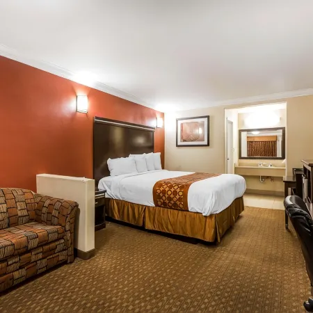 Rodeway Inn & Suites Corona