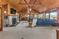 Higgins Lake - One Of A Kind Lakefront Lodge! - Wifi