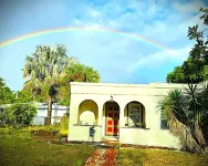 Cozy cottage minutes from beaches, historic downtown, and vibrant arts district! - 2-نجوم
