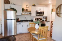 Longhorn Studio- 15 min from Glacier NP-Whitefish Mtn, and Flathead Lake!