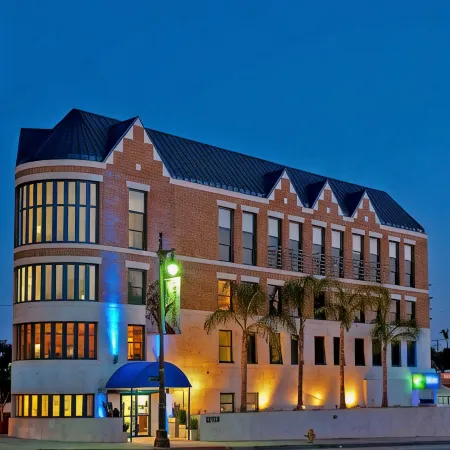 Century Park Hotel La Отели рядом с достопримечательностью «Сенчури-Сити»