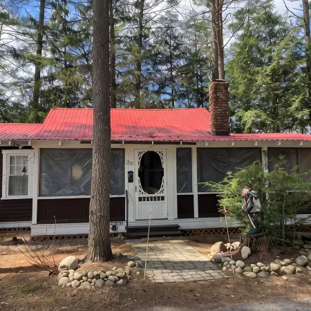 Memory Maker Cabin w private lakeside dock - 10 miles from Lake George