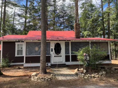 Memory Maker Cabin w private lakeside dock - 10 miles from Lake George