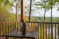 Lake View Nature Cabin at Bear Bluff Retreat