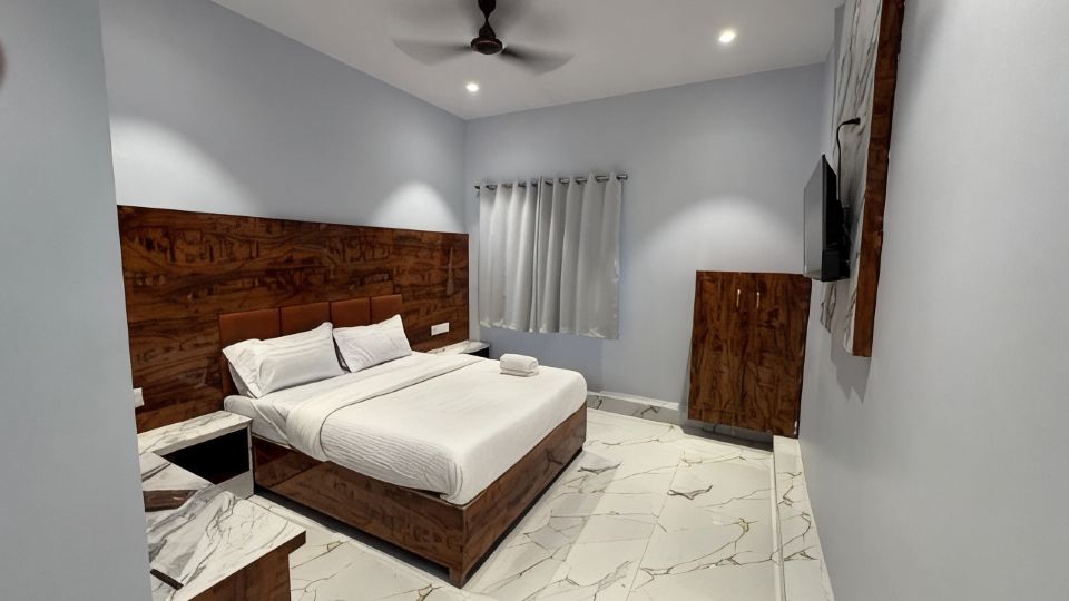 Hotel Midnight Lodging & Boarding