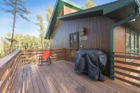Riley's Retreat  Hot Tub and air conditioning!