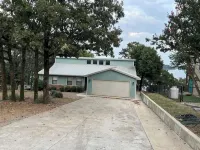 Lakefront Retreat with Spectacular Panoramic Views. Pet Friendly! - 3-Star