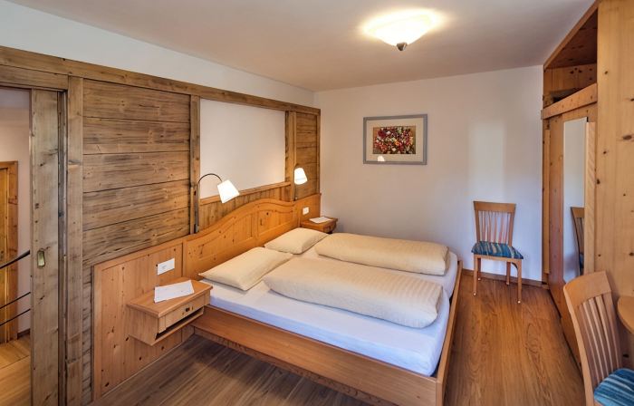 5 Minutes from the Alpe di Siusi Cable Car, Family Apartment and Terrace.
