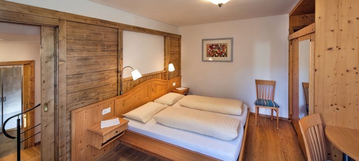 5 Minutes from the Alpe di Siusi Cable Car, Family Apartment and Terrace. Hotels in Castelrotto