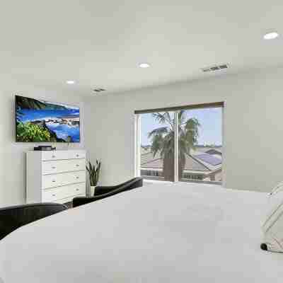 Palm Delight: Spacious 5-bedroom house with WiFi, EV charger in enjoyable Indio Rooms