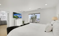 Palm Delight: Spacious 5-bedroom house with WiFi, EV charger in enjoyable Indio