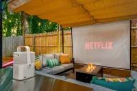 Cincy Central Stay - Hot Tub, Games & Movie Nights - บังกะโล