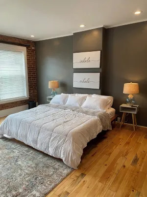 Beautiful Apartment, Located Directly on Market Street - Apartments