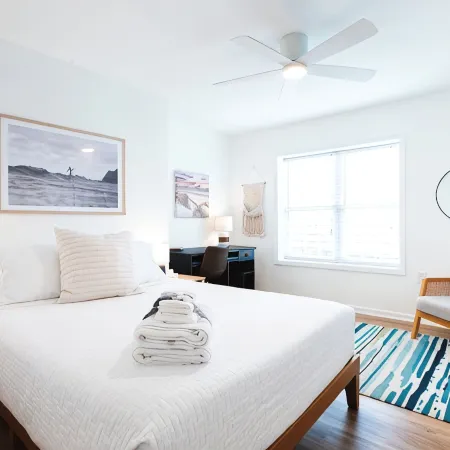 Low Tide: Surf APT, Clean & Cozy, Walk to Beach, Lake & Park
