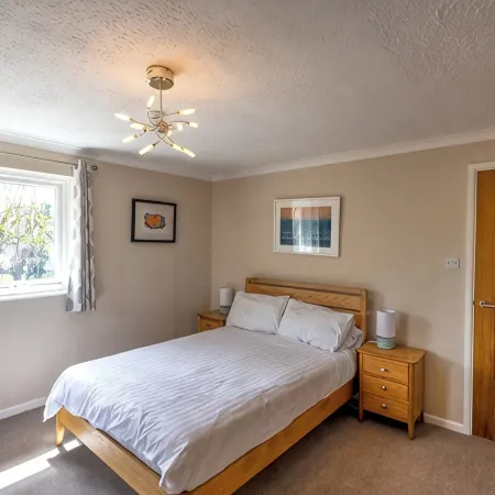 Quality Three Bedroomed House in Peaceful Seaside Village Отели в г. Хейл