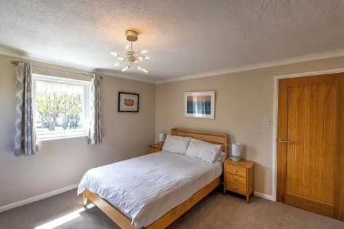 Quality Three Bedroomed House in Peaceful Seaside Village - Wi-Fi