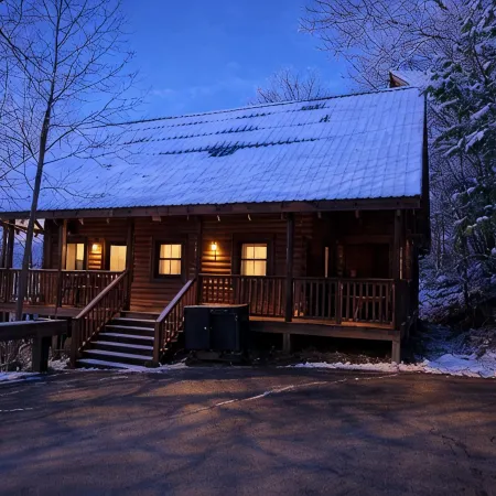♡♡Mtn View W/easy Access, Hot Tub, WiFi,  Smart TV & 10 Minutes to Attractions♡♡