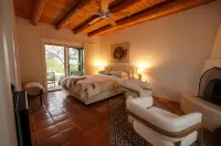 Peaceful Suite in Desert Inn- San Juan Queen Room - Homestays