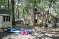 Lakefront w/ PrivateDock Fishing Beach 2Kayaks Firepit Fireplace Foosball - Homestays