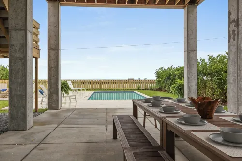 High-End Beachfront Home w/ Private Pool & Big Water Views! - 4-Sterne