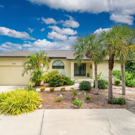 Island Oasis on Manasota Key- Steps to both Gulf & Bay Access, Heated Pool