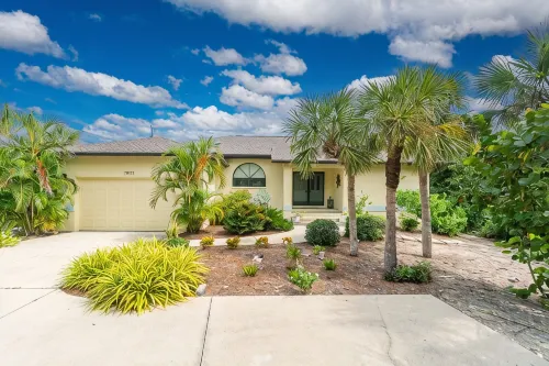 Island Oasis on Manasota Key- Steps to both Gulf & Bay Access, Heated Pool - 4-Star
