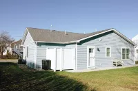 Charming Scarborough Beach, Narragansett 3-bedroom home getaway - 4-Star