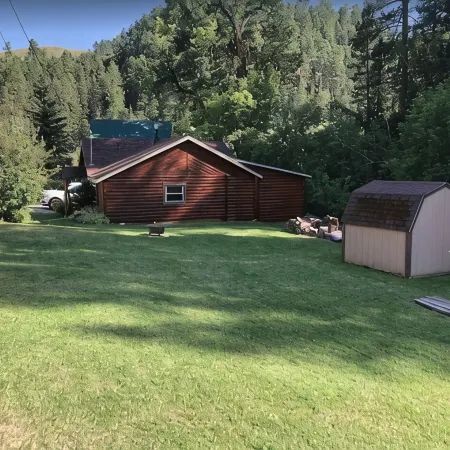 Cozy Cabin located in the heart of the Black Hills, but close to Deadwood & Lead