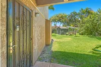 Tropical 2-Br Condo + Pool +  Hot Tub! Check Out Our Spring 2026 Specials