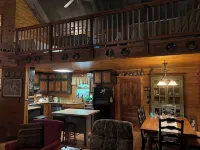 Cabin in the woods overlooking Grenada lake. - 3-Star