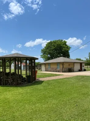 Cozy Cottage on 7 acres - 3-Star