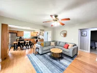 Cozy & Comfortable - Stylishly Decorated & Close to Everything!