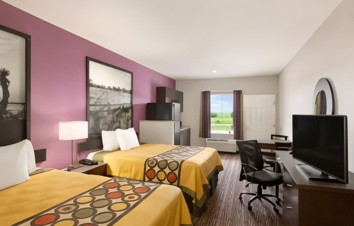 Super 8 by Wyndham Carrizo Springs