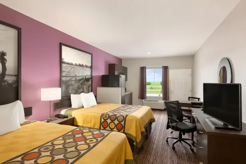 Super 8 by Wyndham Carrizo Springs - 2-Star