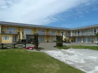 Monarch Motel - Motels