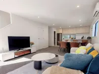 Modern & New • 3 Beds • 6 Guests Hotels in Upper Hutt City