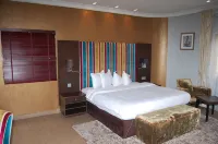 Tudor House Hotel - Airport Shuttle