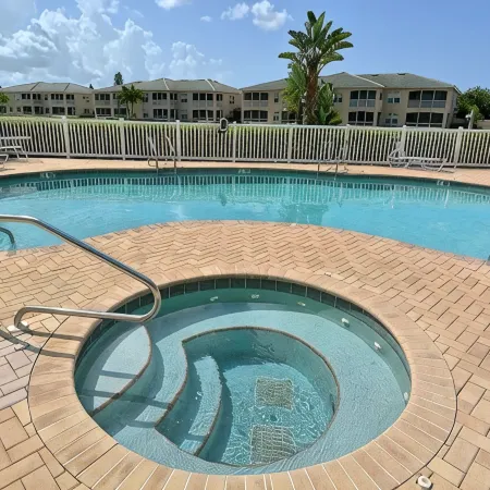 Beautiful Condo Close To Beaches