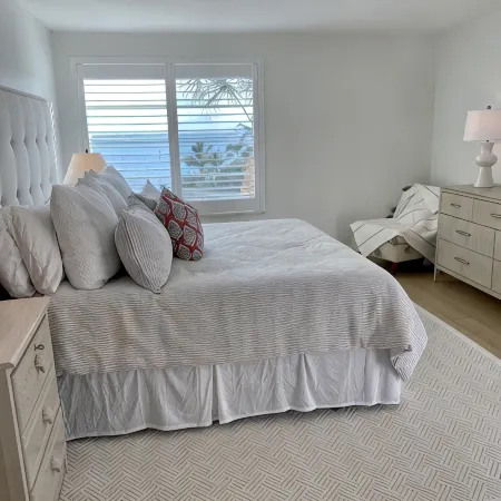 Gorgeous Remodeled 2 Bedroom Longboat Key Condo with Stunning Bay Views!