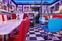 Cadillac Kustomz Guest House - Интернет