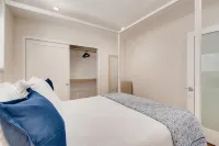 NEW Modern Island Getaway, sleeps 6, Dog Friendly! - 3-Star