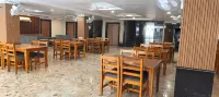 Royal Inn by White Panda Hotels - Airport Shuttle