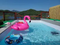 Cheongdo Heehee Nakrak Pool Villa Pension - Pools