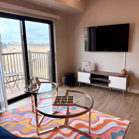 Good Vibes 2-Bedroom Apartment in Waukee - Central Location & Modern Comforts