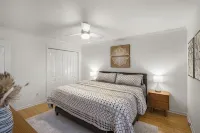 Tranquil Cary Hideaway- Mins to Downtown/Wake Med/NC State ...Newly Furnished! - Homestays