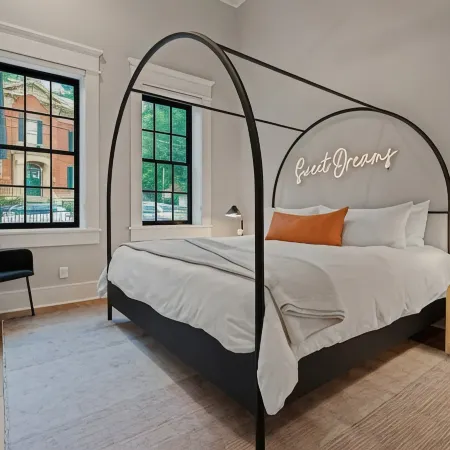 Ulysses Suites, Suite 301