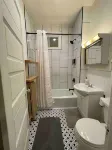 Charming Vintage Farmhouse 1 bedroom Garden Oasis