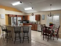 Peaceful Pool Home Near Airport Heated pool - Homestays