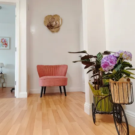 9 - Peaceful & Spacious 4B2B Upper Unit near FW