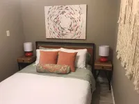 Modern 4 Bedroom 2 Bath Sleeps 10 Newly Renovated Whole House Rental - Wifi